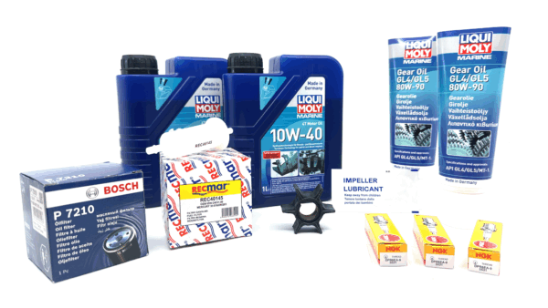 Komplett Yamaha service-kit til F40B (2000–2009). Inneholder oljefilter, bensinfilter, tennplugger, impeller, motorolje og girolje – alt i én pakke.